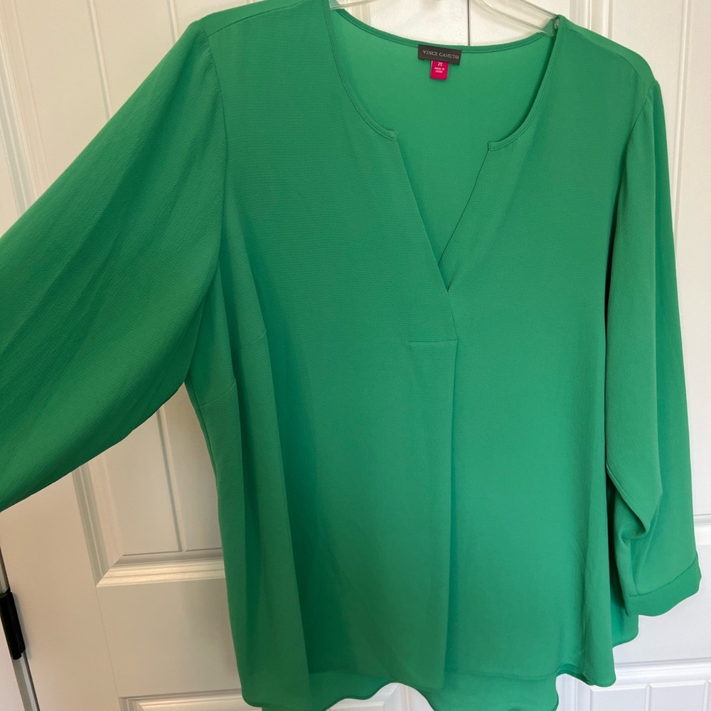 Vince Camuto Green Blouse. 2X